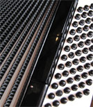 Akkordeonist Vincent Peirani  im Konzert mit der hr-Bigband 