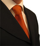 Die Uniformen werden weiterhin gebürstet, auch wenn die Welt untergeht