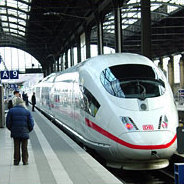 In einem Zug verändert sich das Leben einiger Passagiere