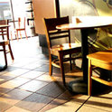 Als Leon aus einem Straßencafé in Rumänien verschwand