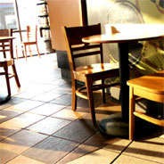 Als Leon aus einem Straßencafé in Rumänien verschwand