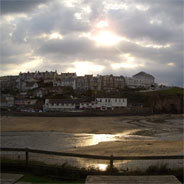 Der wohlhabende Händler Signore Guiliano wird in der kleinen Hafenstadt tot aufgefunden.
