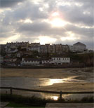 Der wohlhabende Händler Signore Guiliano wird in der kleinen Hafenstadt tot aufgefunden.