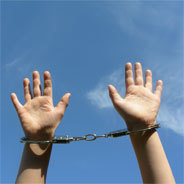 Connor wird verschleppt - und das im Auftrag seiner eigenen Eltern