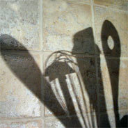 Eine Kochshow in Krisenzeiten artet in eine unfreiwillige Performance aus.