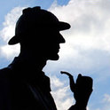Violet Smith wendet sich an Sherlock Holmes, weil bei ihrem Arbeitgeber etwas nicht stimmt
